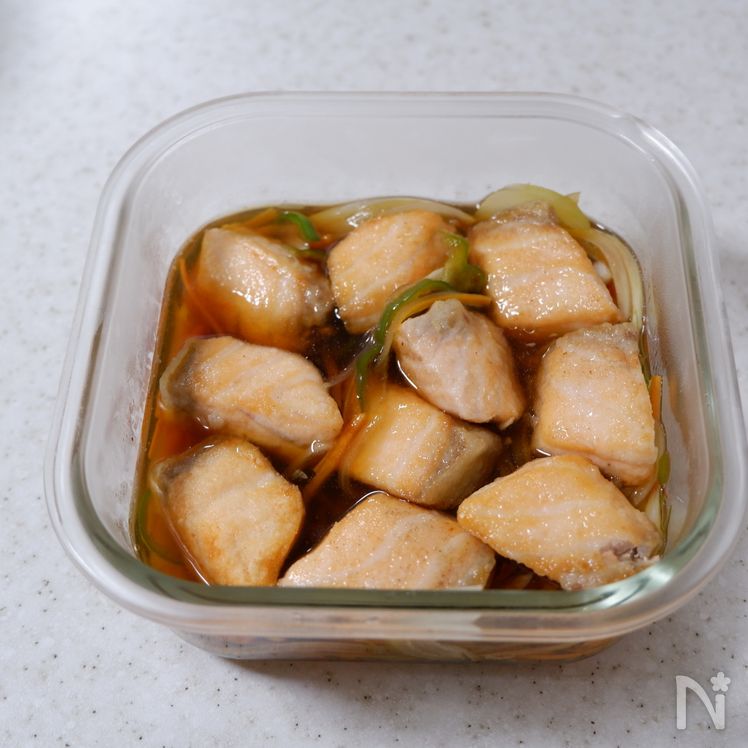 Refreshing Marinated Salmon with Vinegar and Vegetables (Nanban-Zuke Style) Process5
