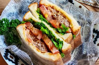 Sanduíche de hambúrguer de carne de porco moída fácil