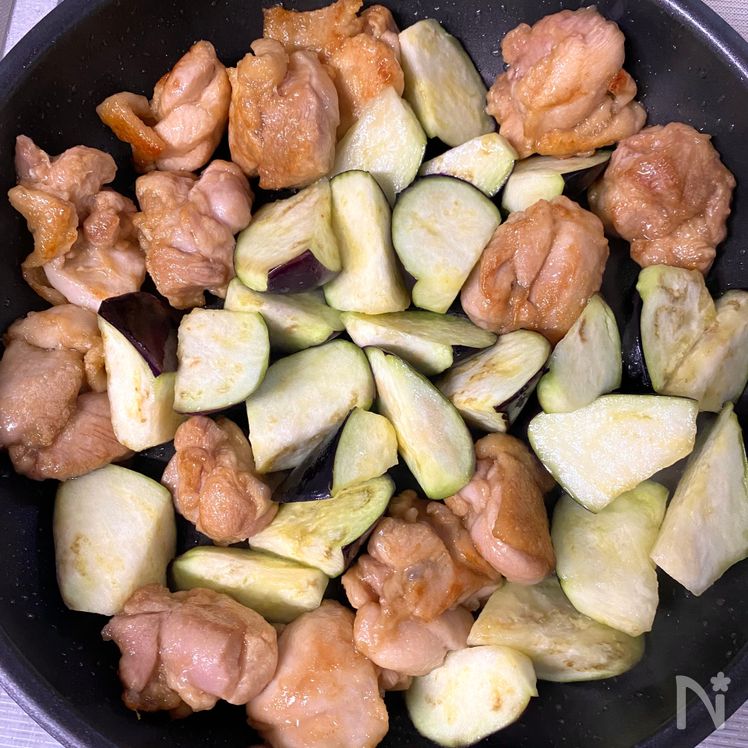 Sweet and Savory Stir-Fried Chicken and Eggplant with Ginger Soy Sauce Process3
