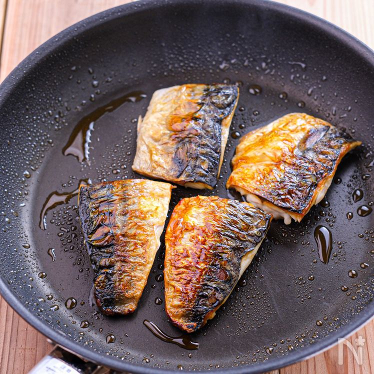 Sweet Mirin-Glazed Mackerel with Sesame Seeds Process2