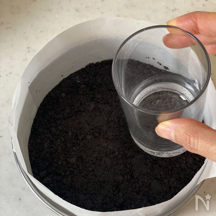 Kabocha Cheesecake with Chocolate Cookie Crust (かぼちゃのチーズケーキ) Process3