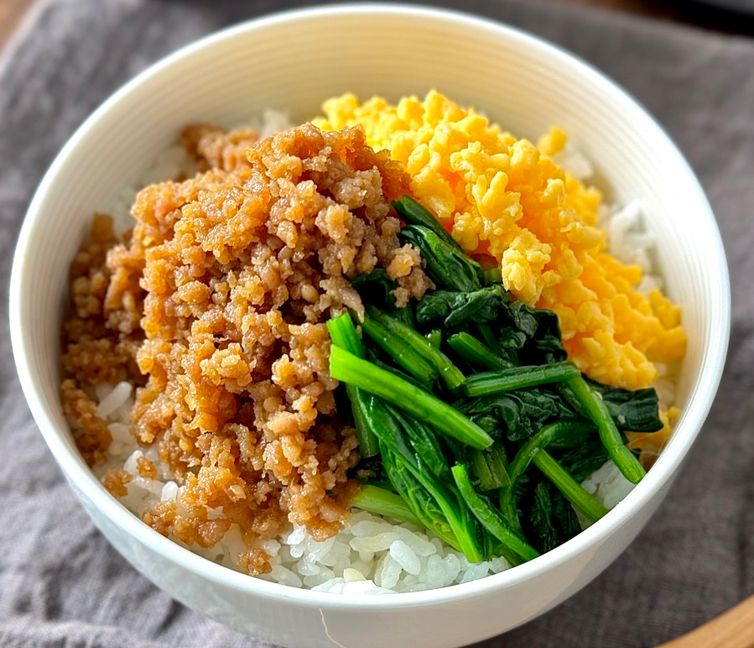 Soboro Three-Color Rice Bowl (Sanshoku Don, 三色丼)