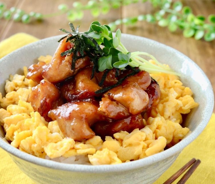 Teriyaki Chicken Rice Bowl (Yakitori Don)