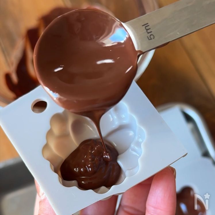Viral 2-Ingredient Stretchy Chocolate Marshmallows Process1