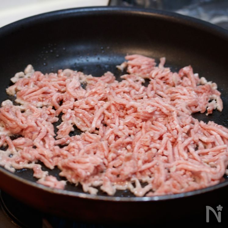 Stir-Fried Eggplant and Bell Peppers with Sweet Miso Pork Process2