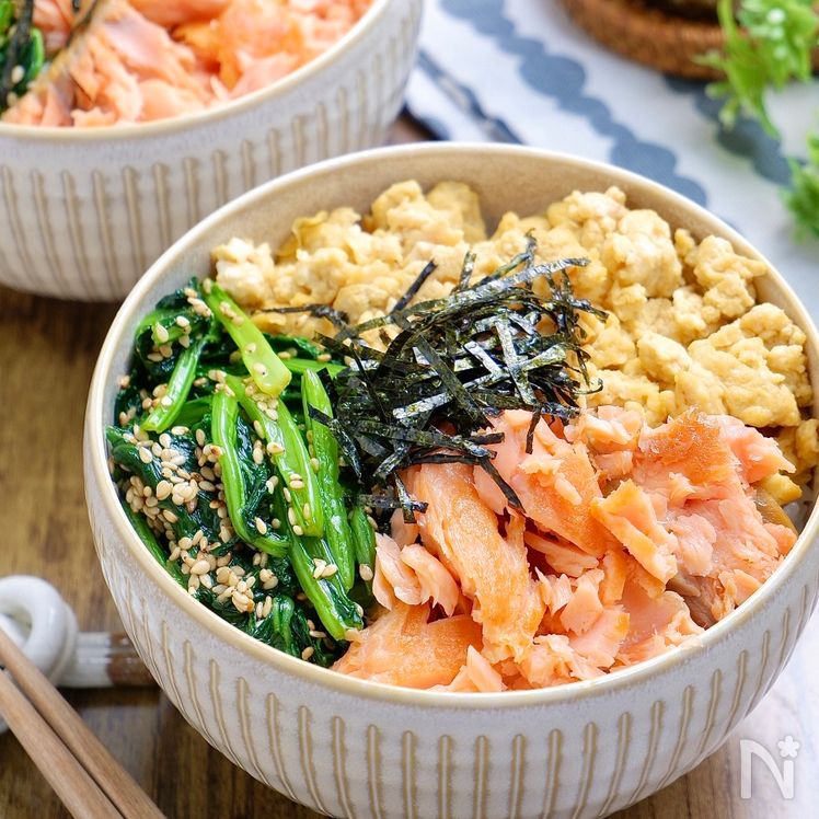 Salmon, Komatsuna, and Egg Tri-Color Rice Bowl Process4