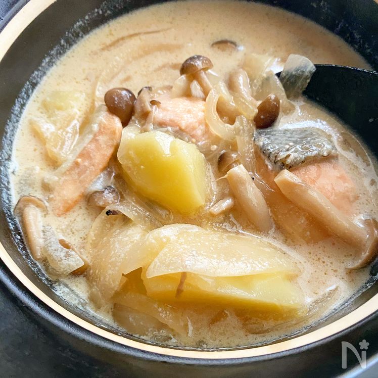 Salmon, Potato, & Mushroom Soy Milk Miso Soup Process4