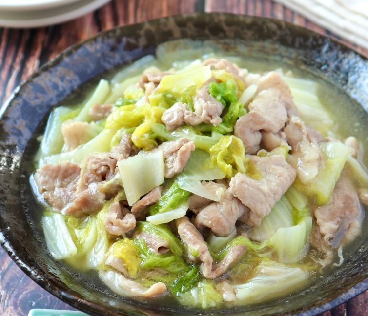 Savory Stir-Fried and Simmered Pork with Napa Cabbage in Salt Broth