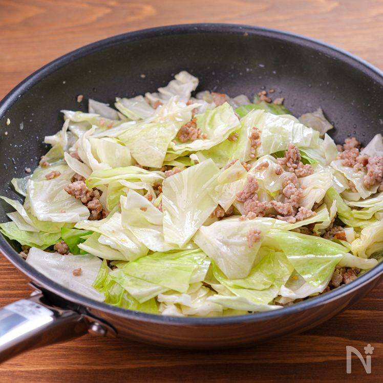 Stir-Fried Ground Pork, Cabbage, and Egg with Miso Sauce Process3