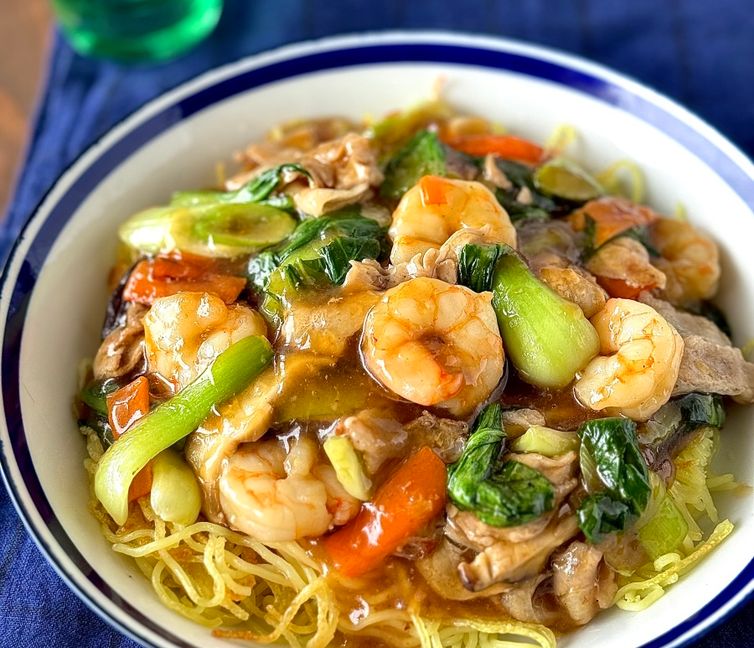 Japanese-Style Crispy Noodles with Thick Savory Sauce (Ankake Yakisoba)