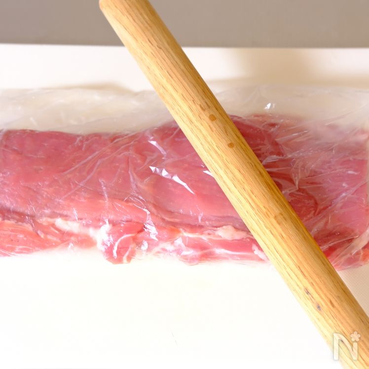 Crispy and Tender Pork Tenderloin Cutlets (Hirekatsu) Process1