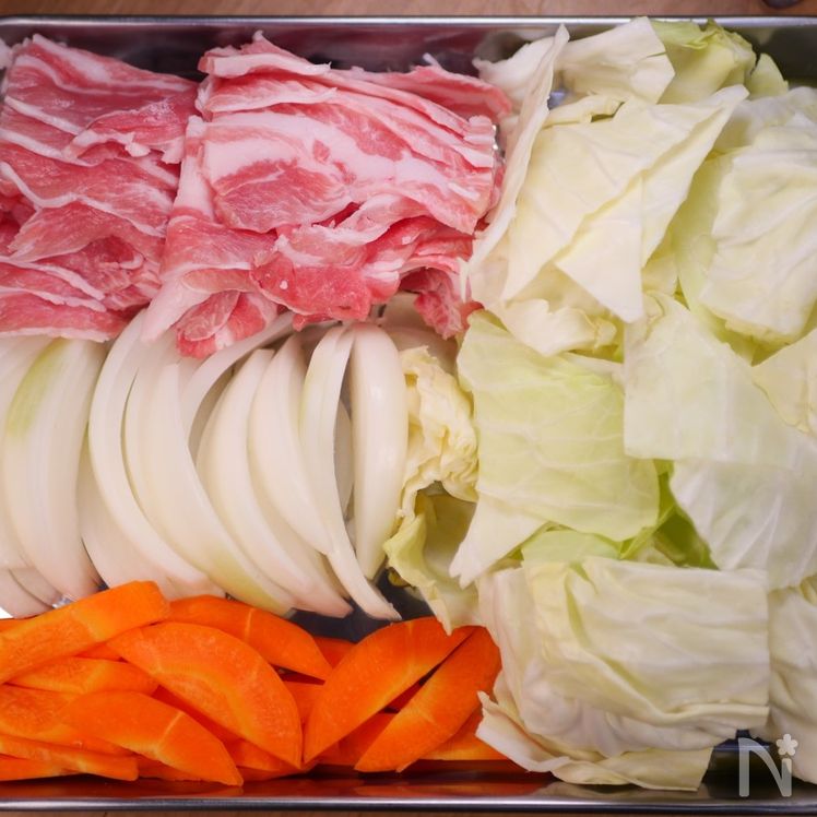 Super-Rich Stir-Fried Pork and Vegetables with Bold Japanese Worcestershire Sauce Process1