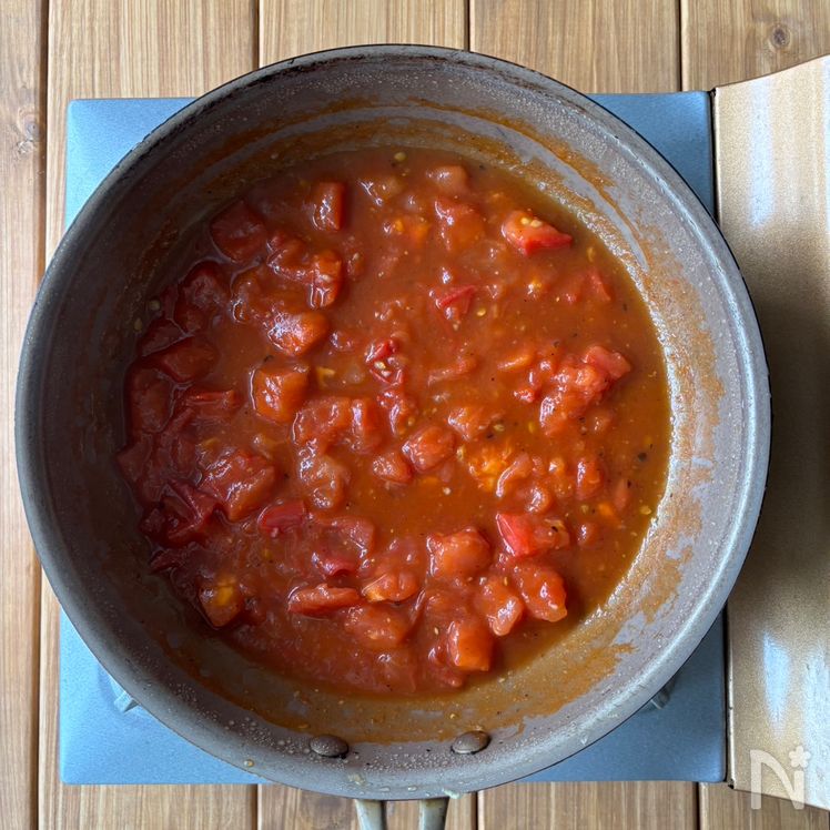 One-Pan Chicken Breast Steak with Tomato Garlic Sauce Process3