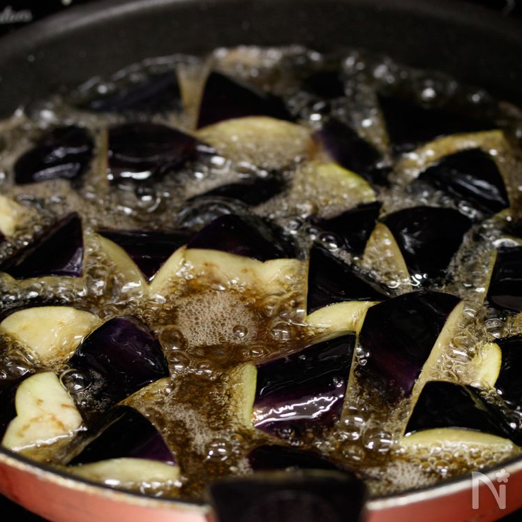 Pan-Fried Autumn Salmon and Eggplant with Aromatic Onion Sauce Process4