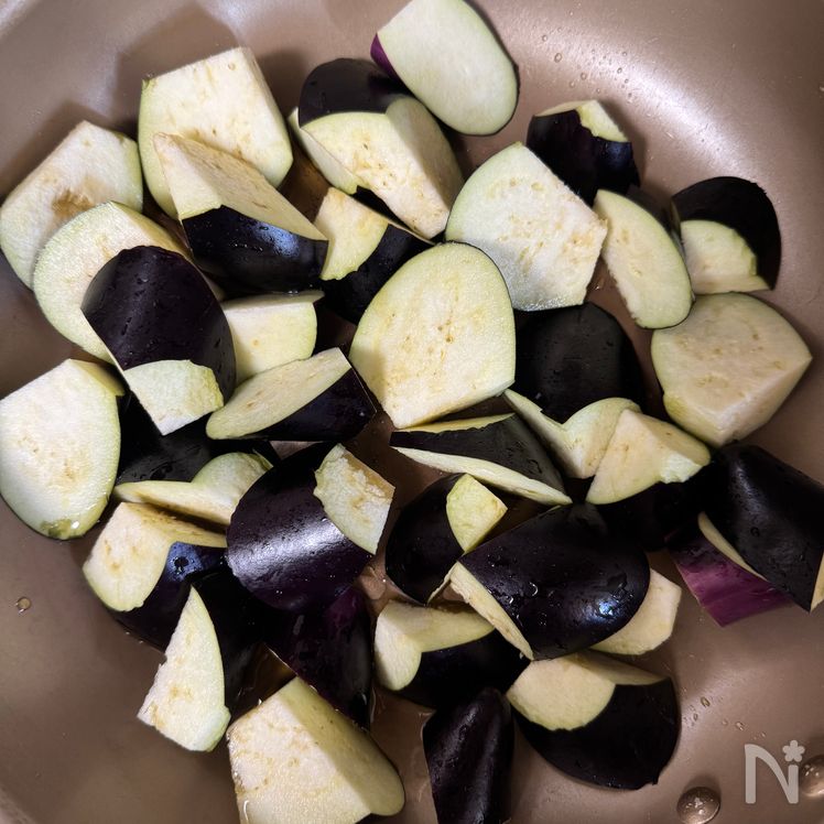Pork, Eggplant, and Green Pepper Miso Stir-Fry Process1