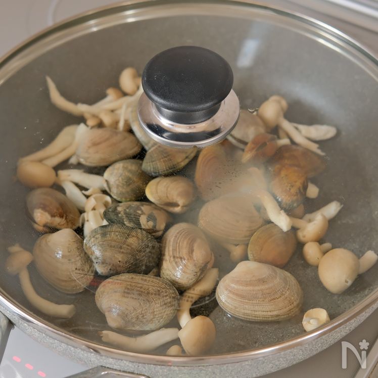 Sake-Steamed Asari Clams (Asari Sakamushi, あさりの酒蒸し) Process5