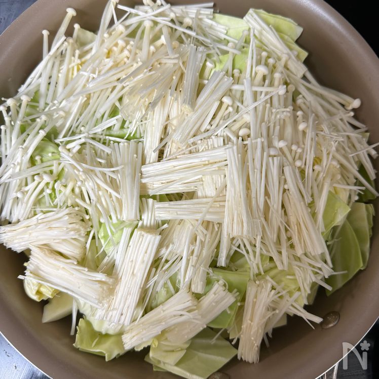 蒸卷心菜和猪肉配令人无法抗拒的马大利酱 Process1
