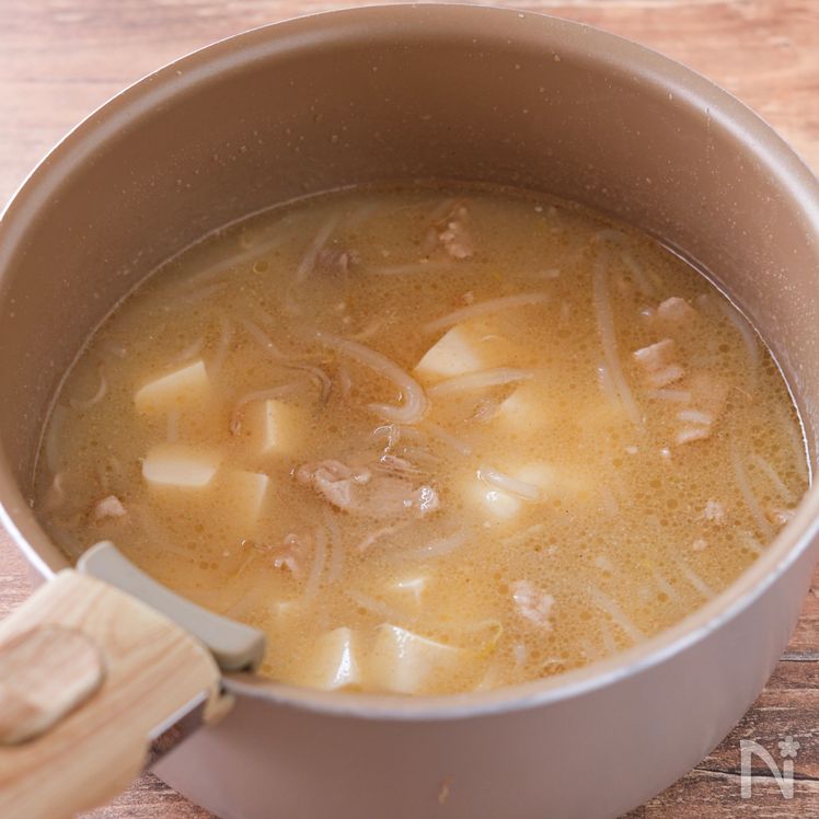 Simple Pork and Bean Sprout Miso Soup Process2