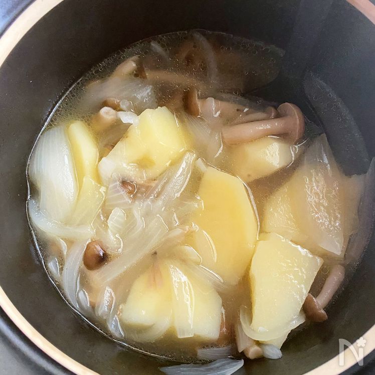 Salmon, Potato, & Mushroom Soy Milk Miso Soup Process3