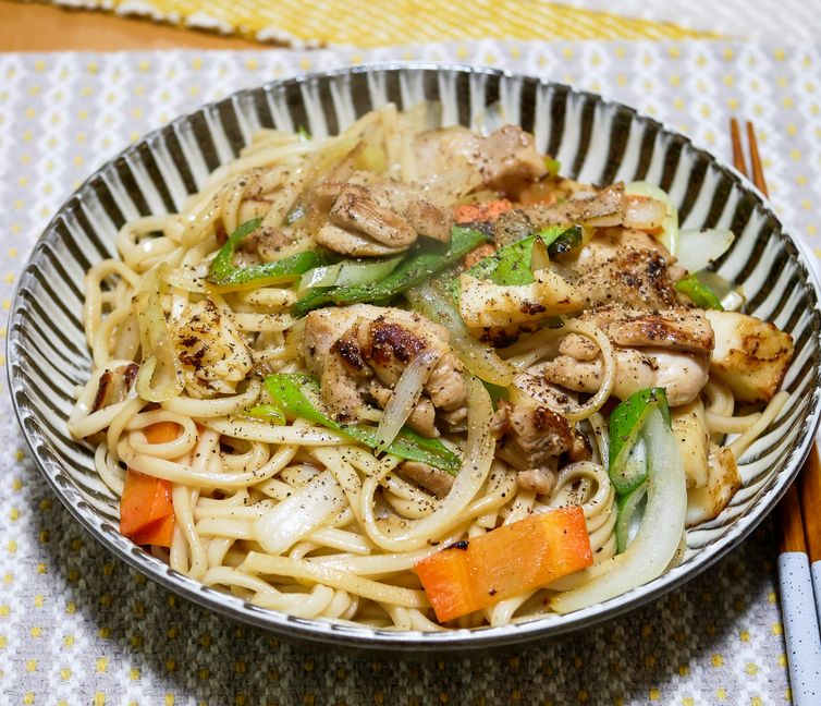Stir-Fried Dry Udon with Black Pepper