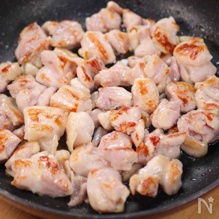 Garlic Chicken Thigh Stir-Fry with Salty Scallion Sauce Process2