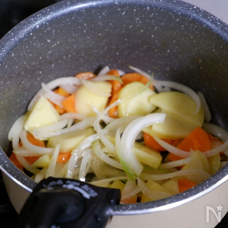 Miso Soup with Potatoes, Carrots, and Onions Process2