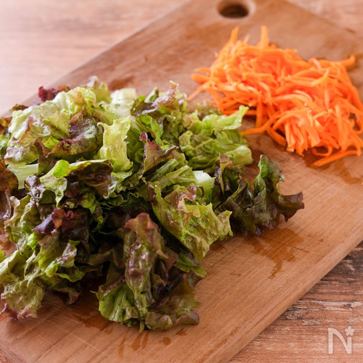 Lettuce and Carrot Salad with Simple Homemade Dressing Process1
