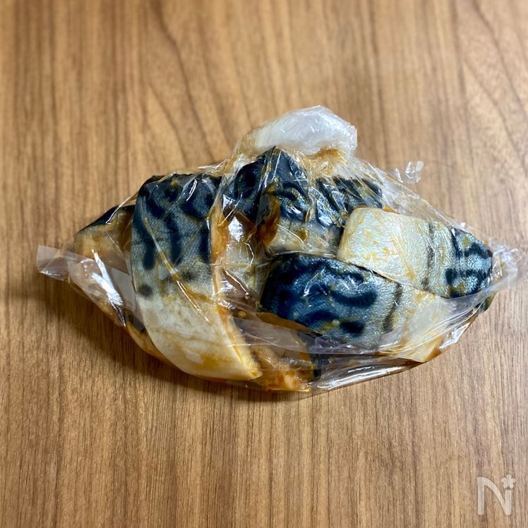 Crispy Japanese-Style Mackerel with Grated Daikon and Sweet Vinegar Sauce Process1