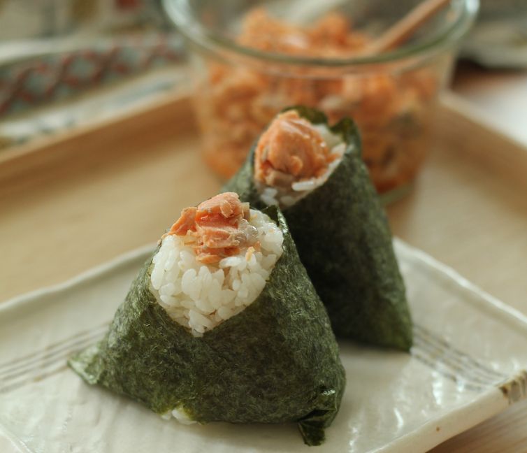Seasoned flaked salmon