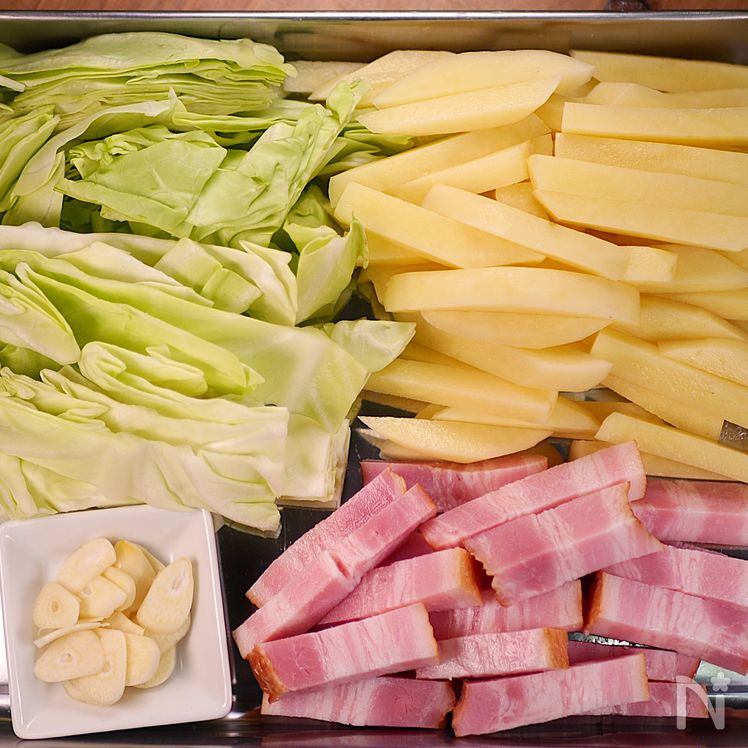 Seaweed Salt & Butter Stir-Fry with Potatoes, Cabbage, and Bacon Process1