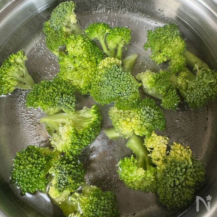 Broccoli and Shrimp Umami Stir-Fry with Aurora Sauce Preparation