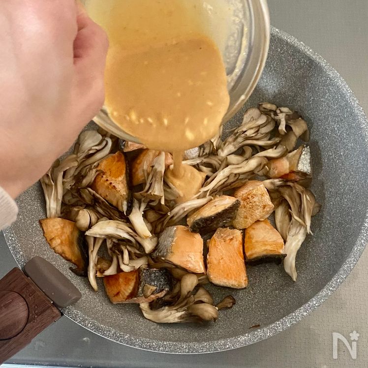 Rich & Savory Salmon and Maitake Mushrooms with Miso-Mayo Glaze Process4