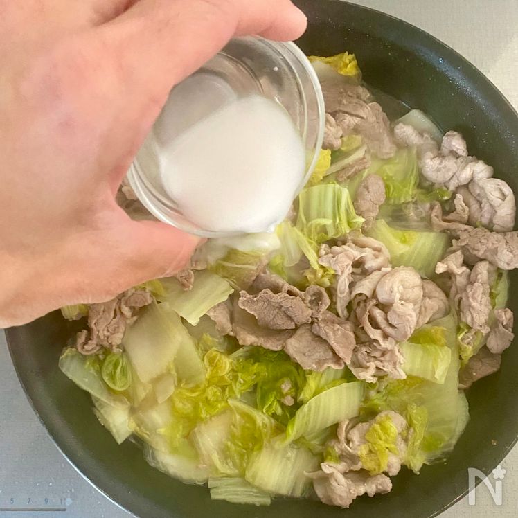 Savory Stir-Fried and Simmered Pork with Napa Cabbage in Salt Broth Process4