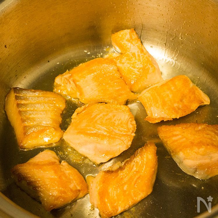 Hearty Ishikari-Style Salmon and Potato Soup Process1