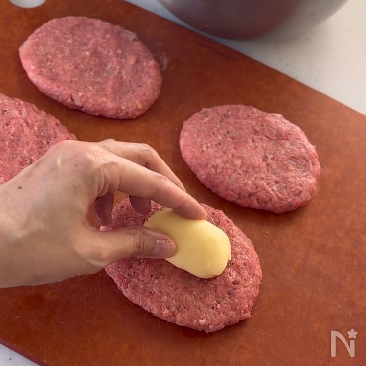 Cheese-Stuffed Hamburg Steak (チーズハンバーグ) Process5