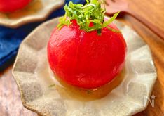 Tomates Inteiros Marinados em Shiro-Dashi