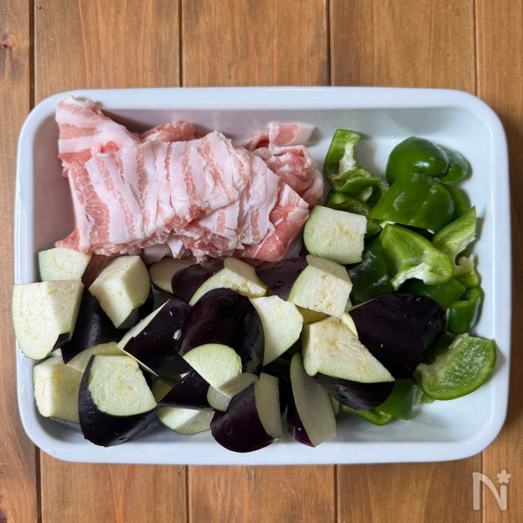 Pork, Eggplant, and Green Pepper Miso Stir-Fry Preparation