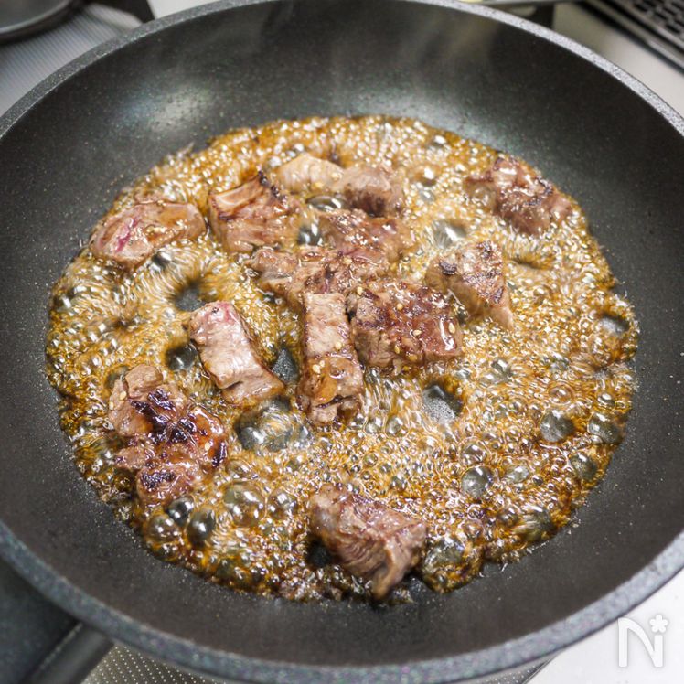 Japanese-Style Cubed Steak with Mashed Potatoes Process4