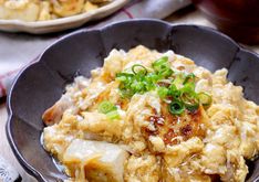 Delicious Japanese-Style Dish! Pork, Tofu, and Maitake Mushrooms with Egg Sauce