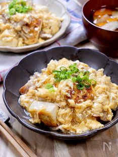 Delicious Japanese-Style Dish! Pork, Tofu, and Maitake Mushrooms with Egg Sauce