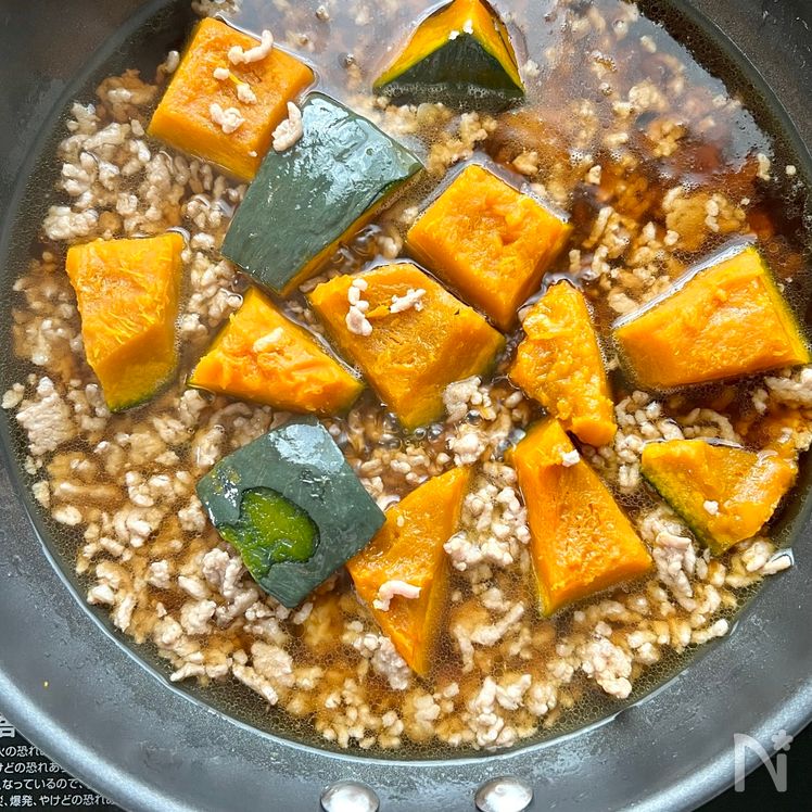 Tender Kabocha Simmered with Savory Pork Soboro Process3