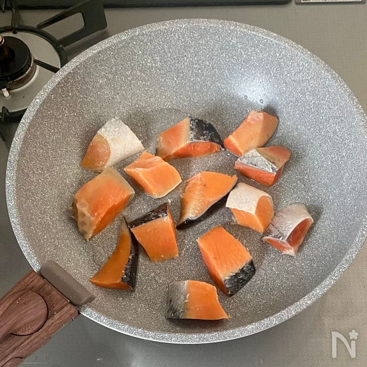 Rich & Savory Salmon and Maitake Mushrooms with Miso-Mayo Glaze Process3