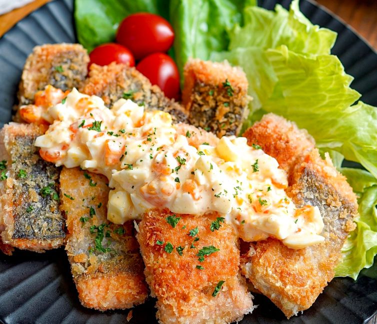 Crispy Pan-Fried Salmon with Tartar Sauce