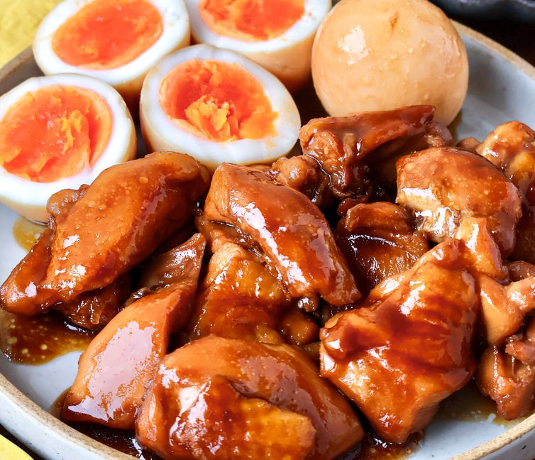 炖照烧鸡腿配鸡蛋
