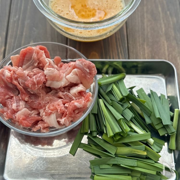 Sweet and Savory Pork and Garlic Chive Rice Bowl Process1
