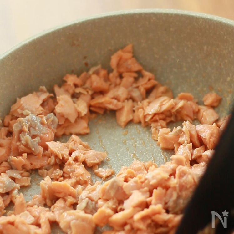 Seasoned flaked salmon Process3