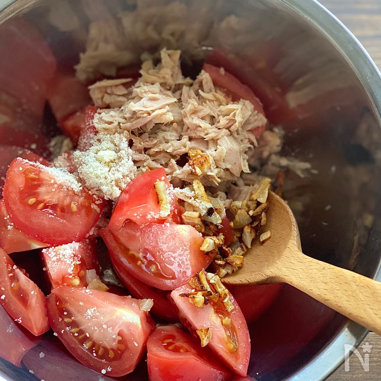 Garlicky Tomato & Tuna Salad (Umami-Rich, 5 Minutes) Process2