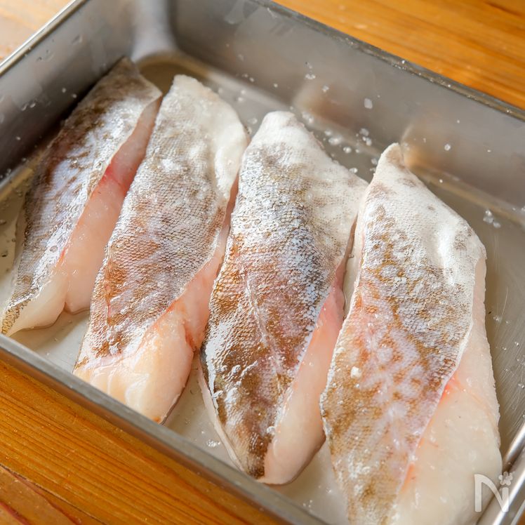 Classic Japanese Saikyo-Yaki (Miso-Marinated Grilled Fish) Process1