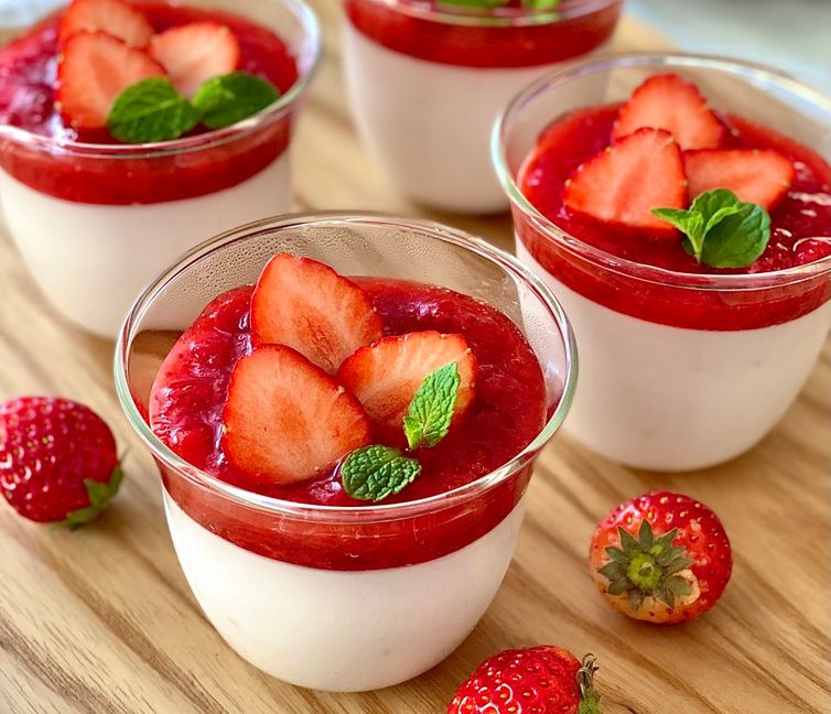 Strawberry Yogurt Mousse (いちごのヨーグルトムース)