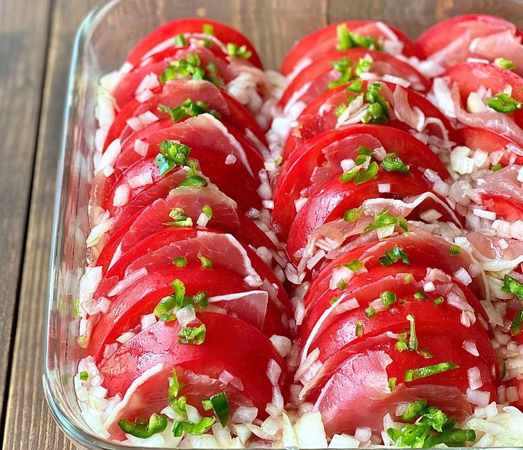 Chinese-Style Tomato and Onion Marinade with Prosciutto